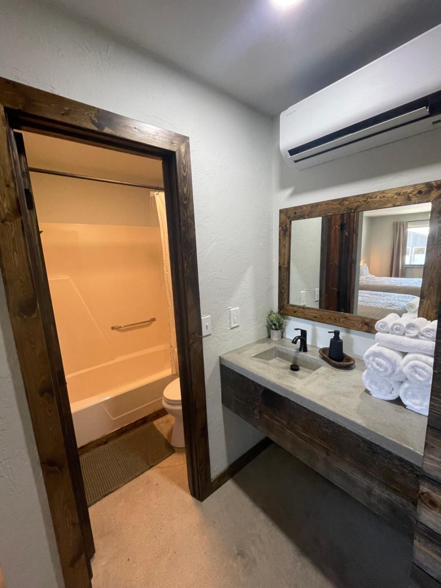 The Rocky Retreat Motel Cookson ภายนอก รูปภาพ